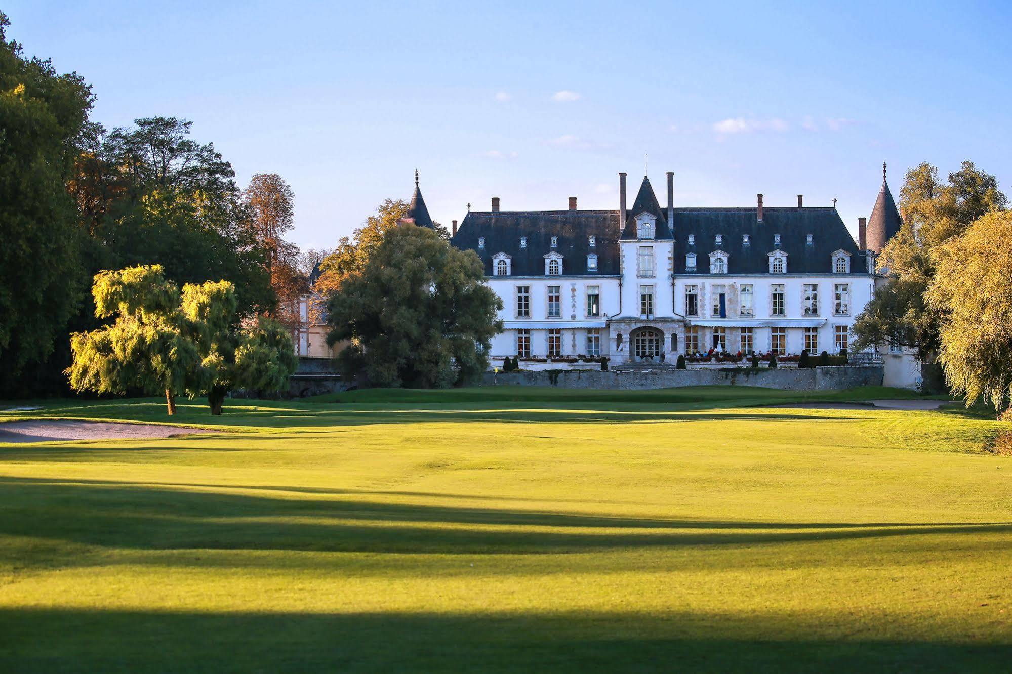 Chateau D'Augerville Golf & Spa Resort Экстерьер фото